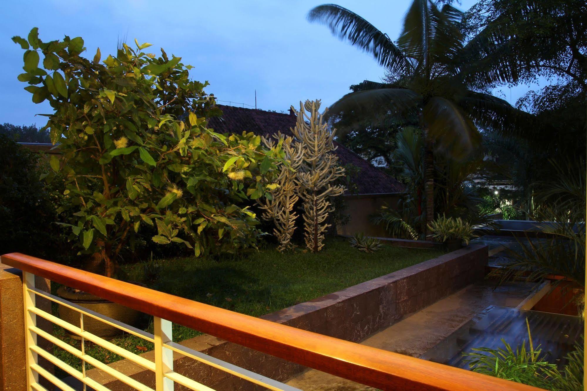 Cozy Boutique Guest House Malang Zewnętrze zdjęcie