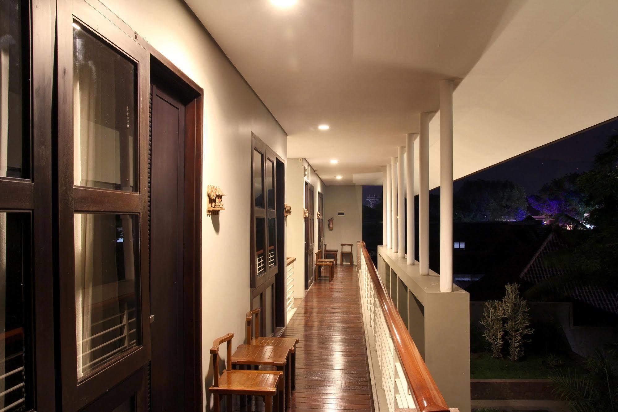 Cozy Boutique Guest House Malang Zewnętrze zdjęcie